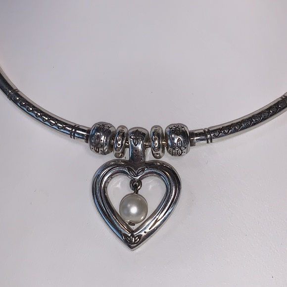 EUC Brighton Essex heart pearl choker necklace w/matching earrings & bracelet - Picture 5 of 9